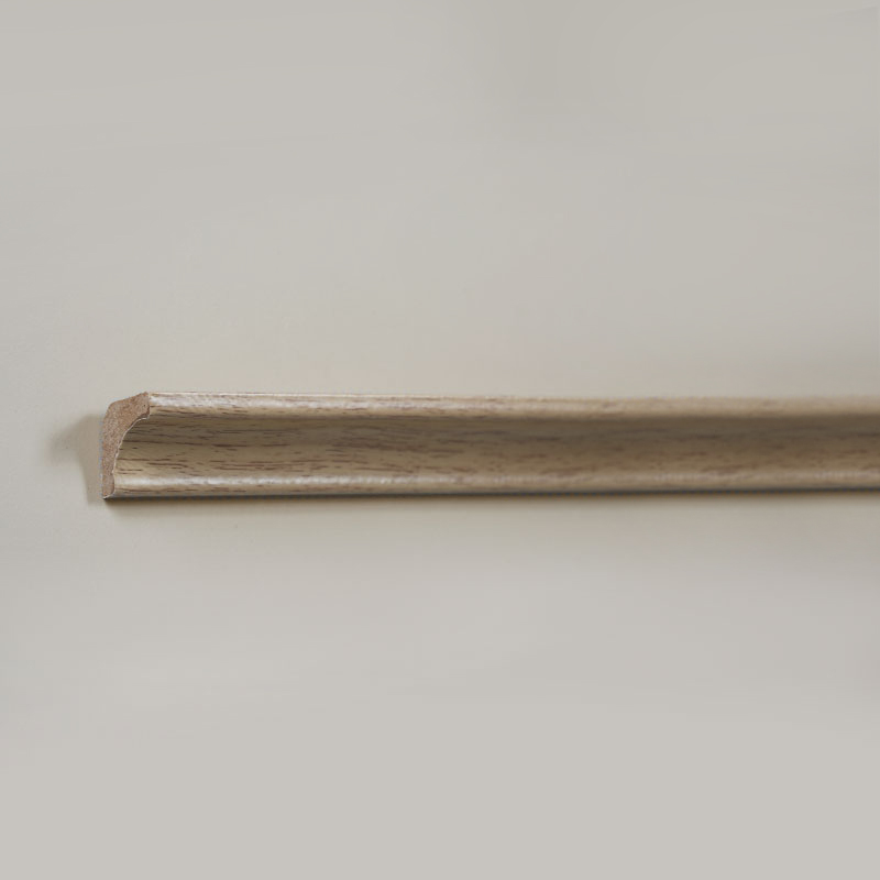 MDF belső sarokléc/Scotia díszléc (fehér tölgy furnérral + festékkel burkolva) - natúr tölgy szín 7/8' x 7/8'