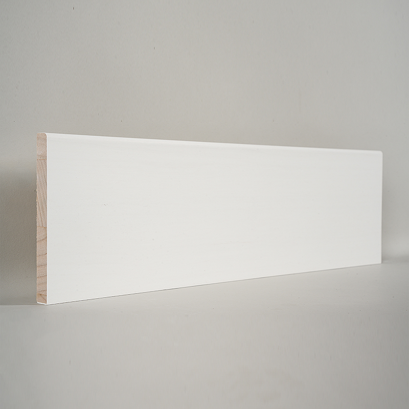 Fenyő szegélyléc (töltőanyaggal alapozott és gyöngyházfehér) 1/2' x 4 1/2'